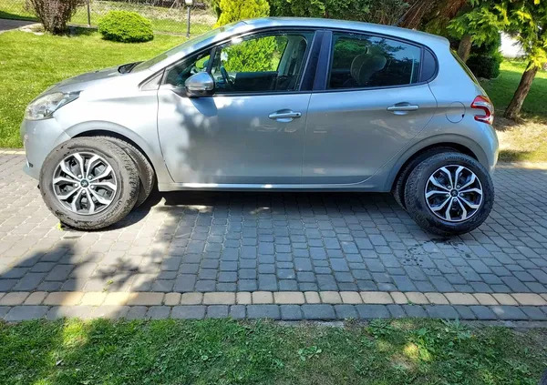 małopolskie Peugeot 208 cena 24200 przebieg: 131709, rok produkcji 2014 z Bielawa